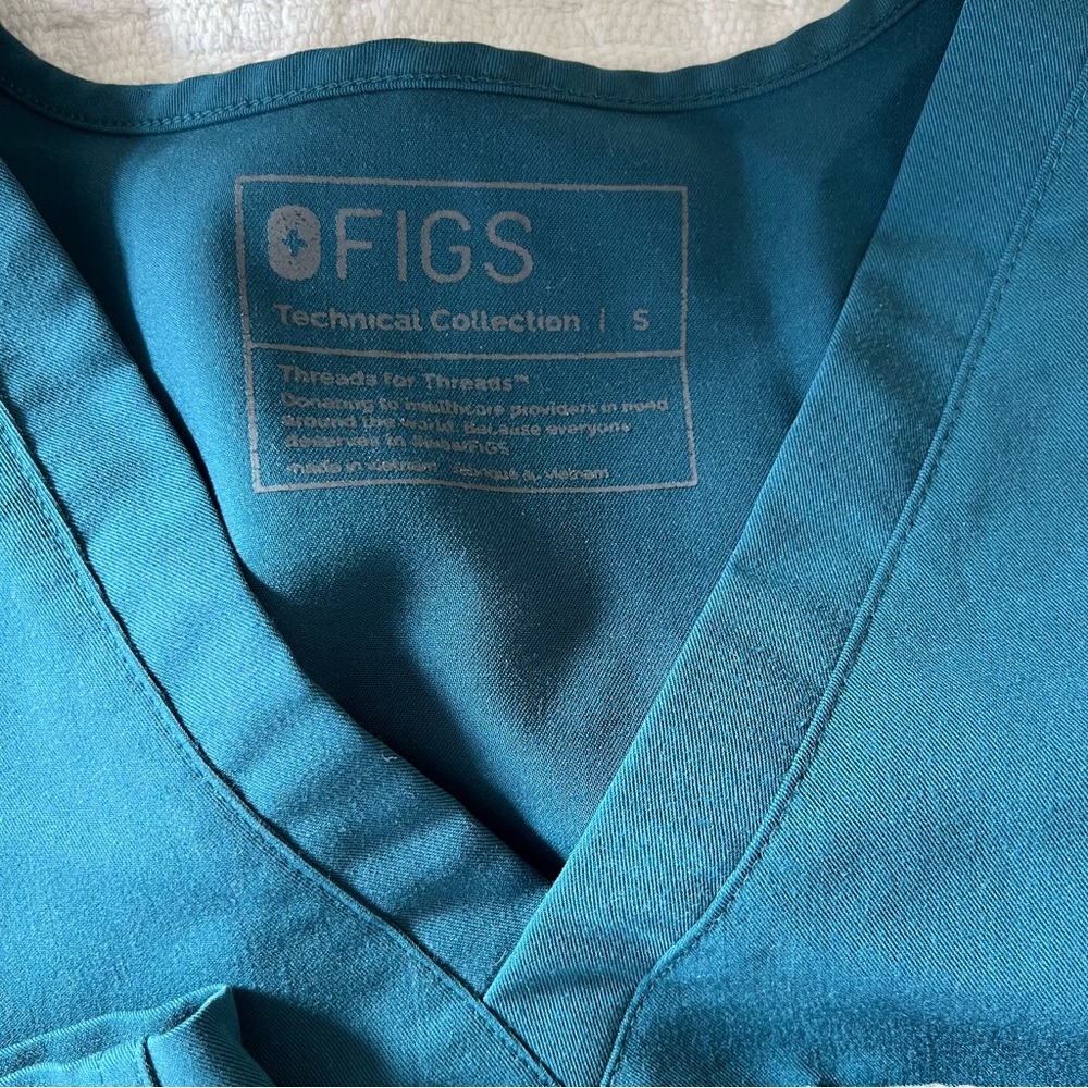 SOLD - Figs Caribbean Blue Scrub Set - Picture 3 of 9